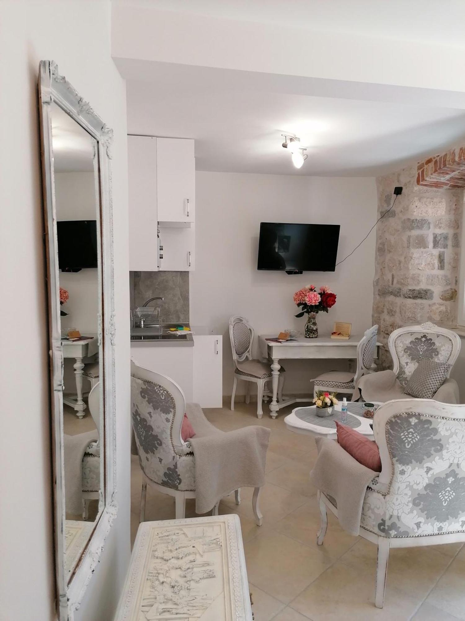New Renovated Old Town Martiva Apartment Kotor Bilik gambar