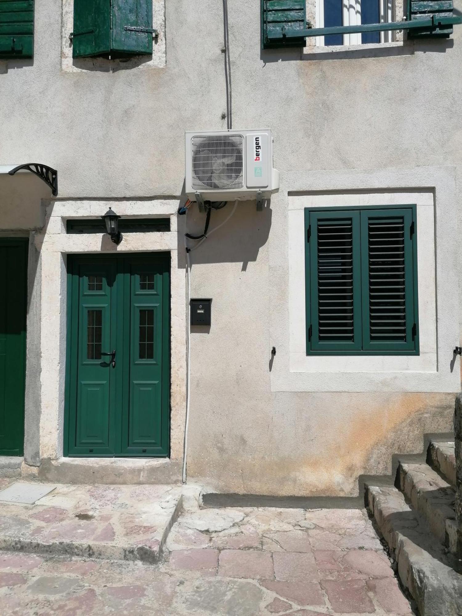 New Renovated Old Town Martiva Apartment Kotor Bilik gambar