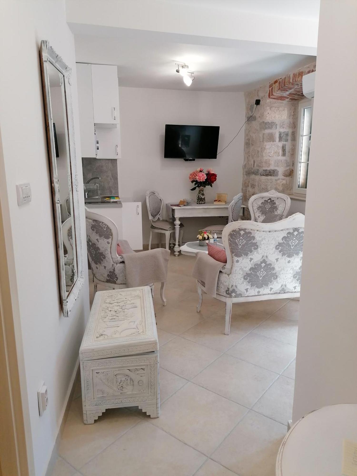 New Renovated Old Town Martiva Apartment Kotor Bilik gambar