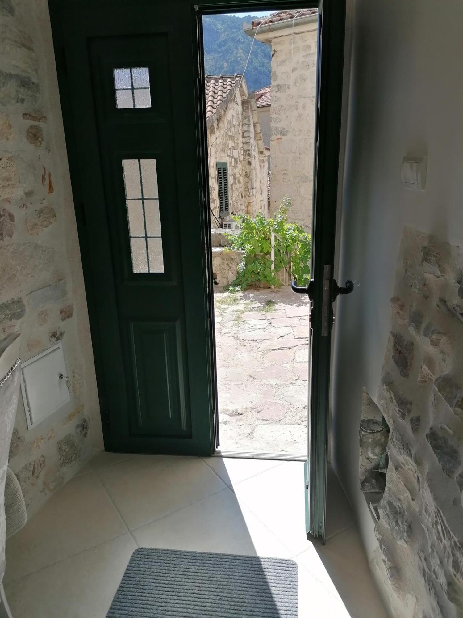 New Renovated Old Town Martiva Apartment Kotor Bilik gambar