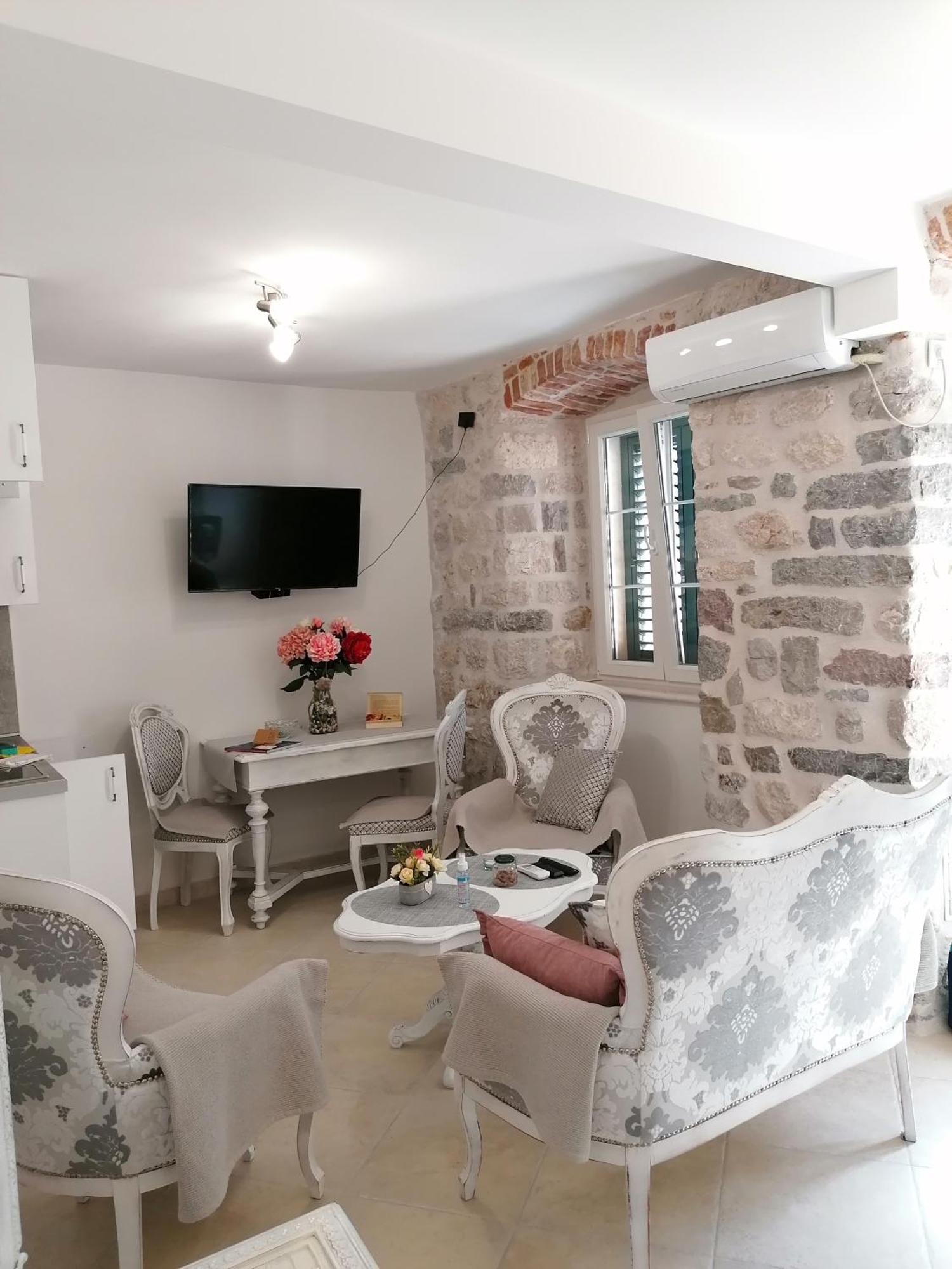 New Renovated Old Town Martiva Apartment Kotor Bilik gambar