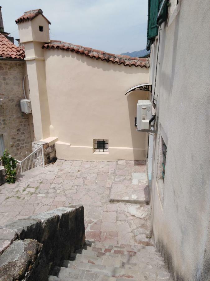 New Renovated Old Town Martiva Apartment Kotor Luaran gambar